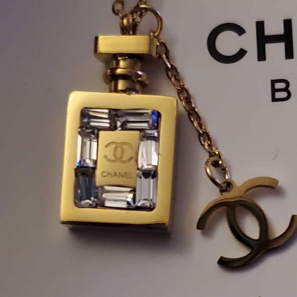 Chanel Parfums LA Collection, Gold Perfume Bottle Charm, Crystal Accents - Picture 1 of 8
